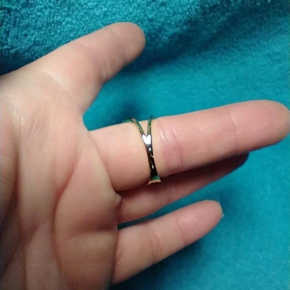 Goldtone gorgeous cz abstract ring - Picture 3 of 5